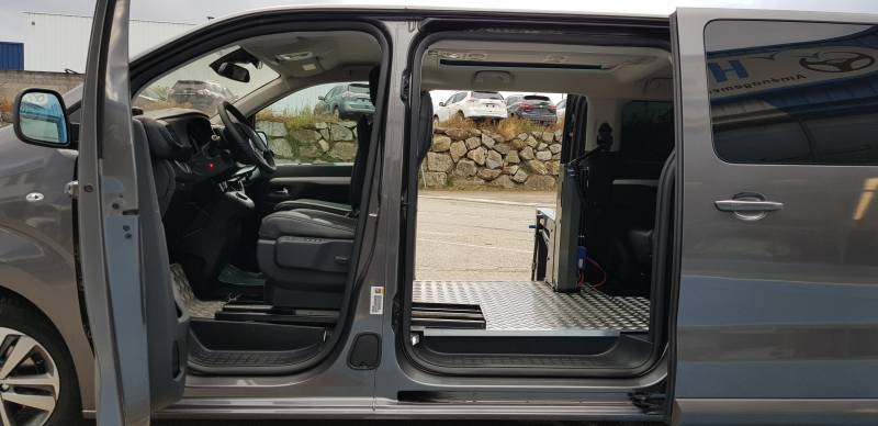 Siège Pivotant Turny 6-Way et Système Élévateur sur Peugeot Traveller