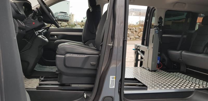 Siège Pivotant Turny 6-Way et Système Élévateur sur Peugeot Traveller