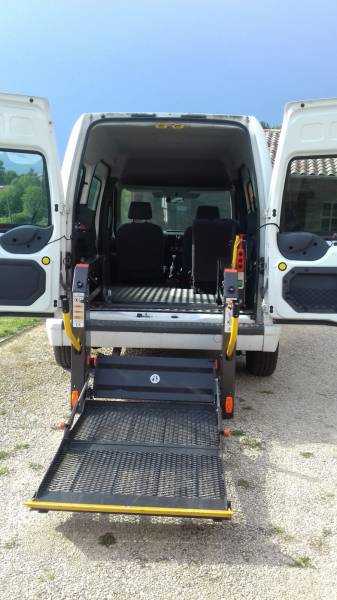 Hayon hydraulique à l'arrière