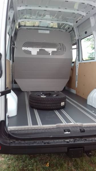 Arrêt de charge permettant de bénéficier d'un grand volume de chargement