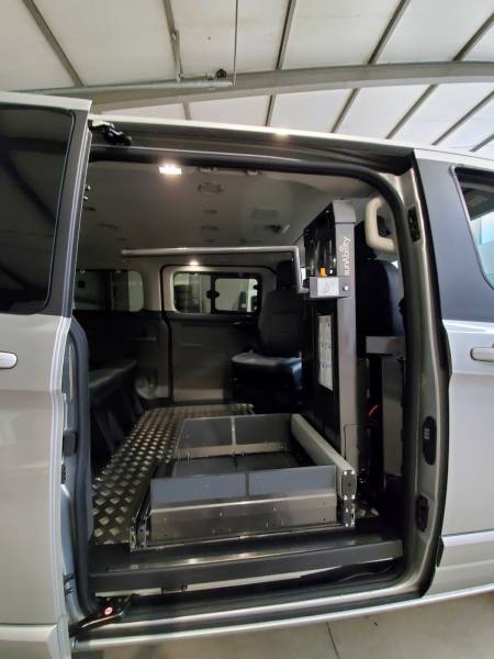 Aménagement Ford Transit Custom : le fourgon parfait pour la conduite et le transport de personnes