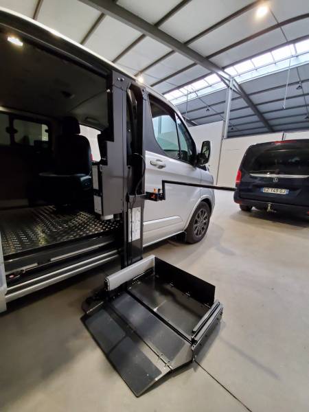Aménagement Ford Transit Custom : le fourgon parfait pour la conduite et le transport de personnes