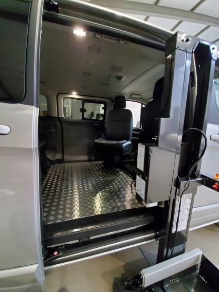 Aménagement Ford Transit Custom : le fourgon parfait pour la conduite et le transport de personnes