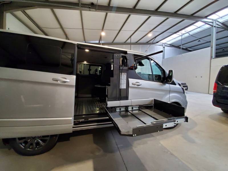 Aménagement Ford Transit Custom : le fourgon parfait pour la conduite et le transport de personnes