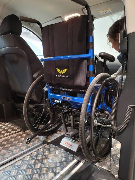 Aménagement TPMR côté passager sur Mercedes vito ou Classe V en fauteuil roulant