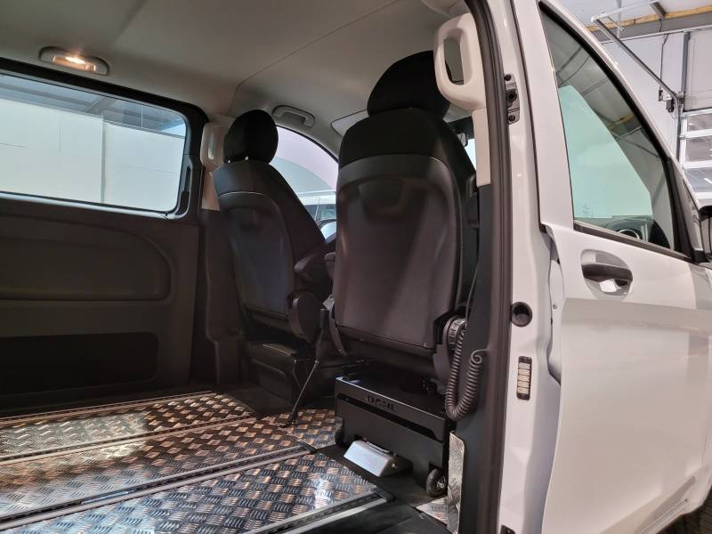 Aménagement TPMR côté passager sur Mercedes vito ou Classe V en fauteuil roulant