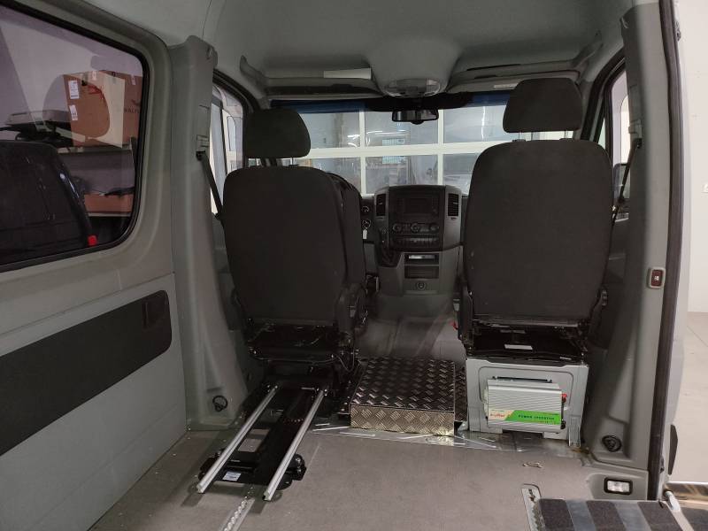 Hayon sous plancher Autolift F900, pour personne à mobilité réduite à ANNONAY au sud de Lyon.