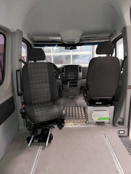 Hayon sous plancher Autolift F900, pour personne à mobilité réduite à ANNONAY au sud de Lyon.