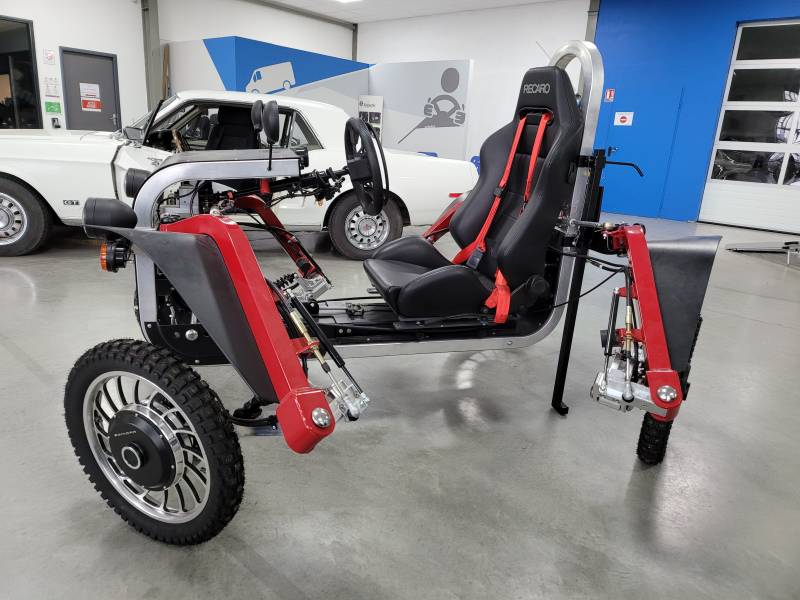 Aménagement SWINCAR e-Spider pour personnes à mobilité réduite : Buggy électique adapté