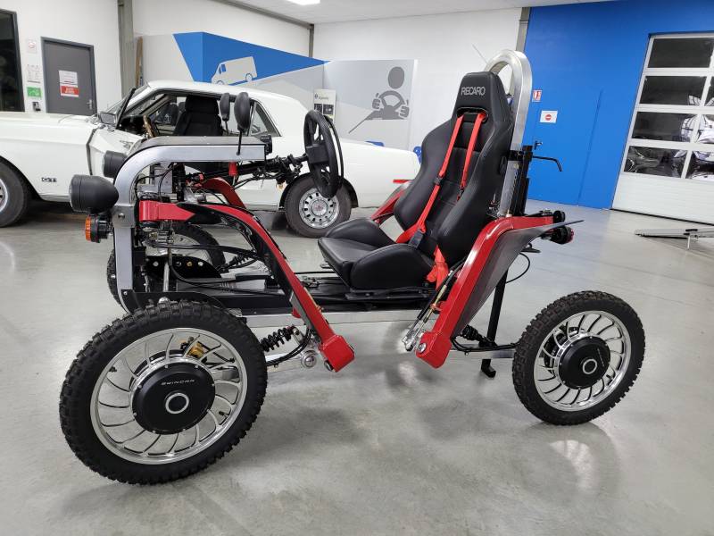 Aménagement SWINCAR e-Spider pour personnes à mobilité réduite : Buggy électique adapté