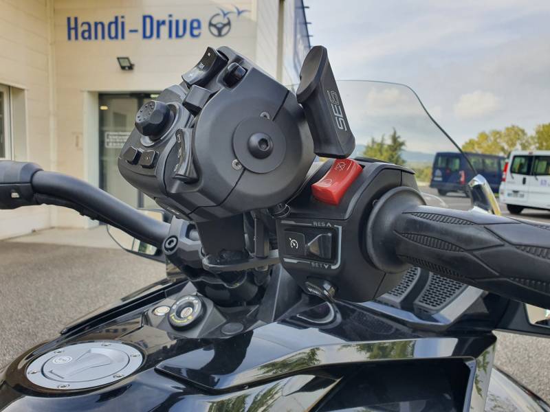 Modification commandes Can-Am Spyder F3 : Inversion des commodos gauche-droite