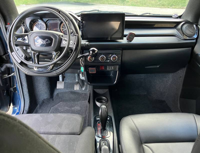 Location Voiture Sans Permis Ligier : La Mobilité Inclusive pour Tous (PMR & Valides)