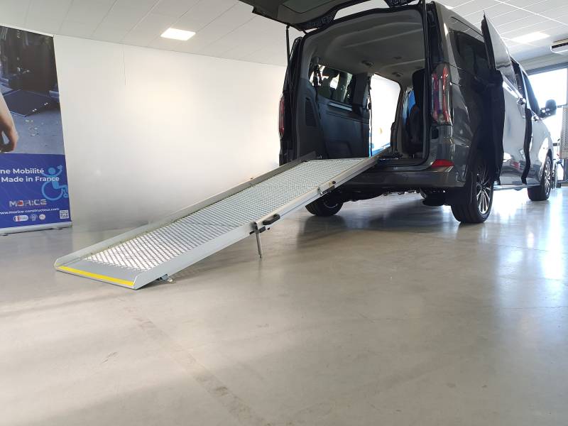 Véhicule NEUF : FORD Tourneo Custom 320 L2H1 2.0 EcoBlue 170 ch BVA Titanium X 2025 – Version TPMR