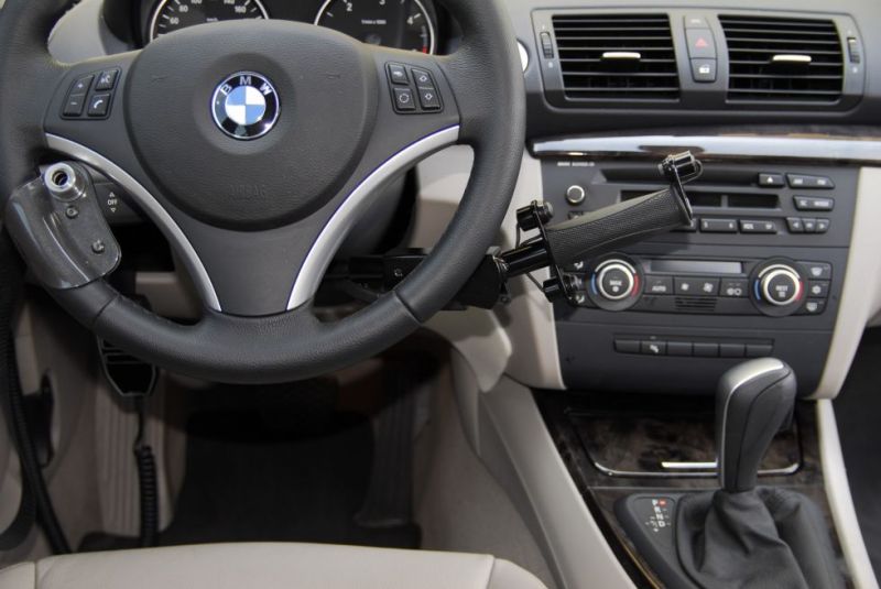 Levier combiné pour accélérateur et freinage pour personnes handicapées