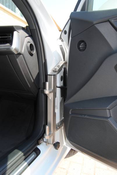 Soulève personne : Facilite le transfert du fauteuil roulant au siège de la voiture