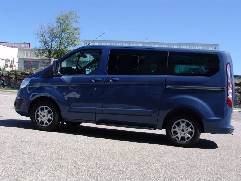 HAYON PLATE FORME ELEVATRICE REPLIABLE : Faciliter l'accès au véhicule pour une personne en fauteuil roulant