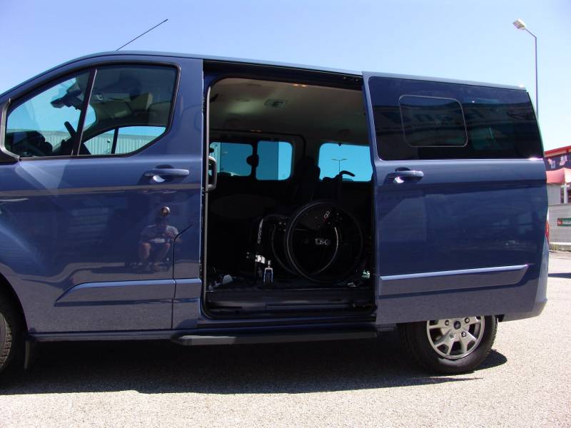 HAYON PLATE FORME ELEVATRICE REPLIABLE : Faciliter l'accès au véhicule pour une personne en fauteuil roulant