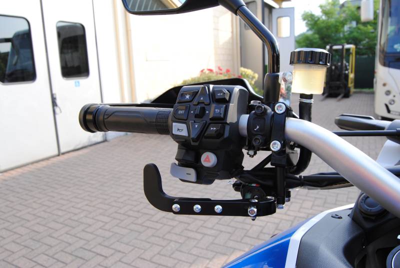 Frein Arrière au Guidon Moto PMR : Le Système de Freinage Adapté