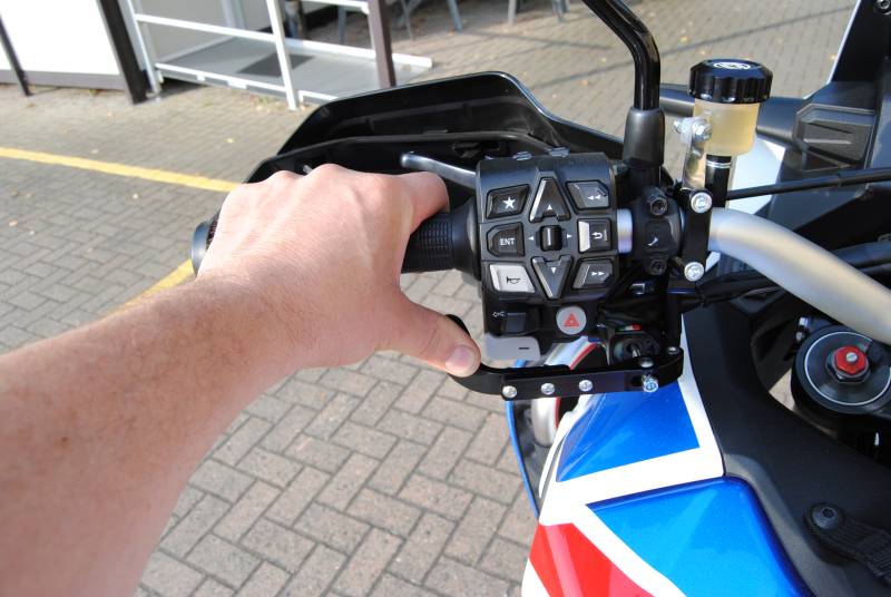 Frein Arrière au Guidon Moto PMR : Le Système de Freinage Adapté