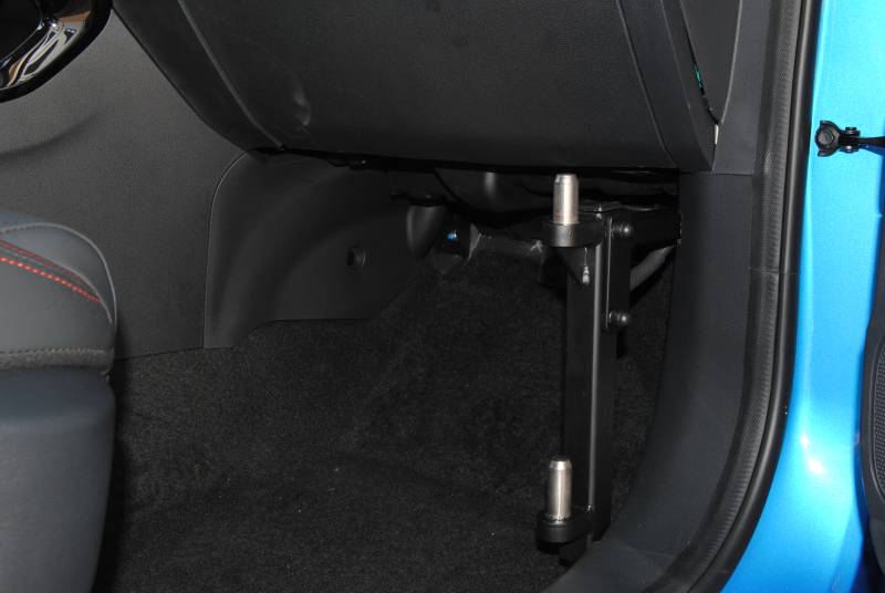 Soulève personne : Facilite le transfert du fauteuil roulant au siège de la voiture