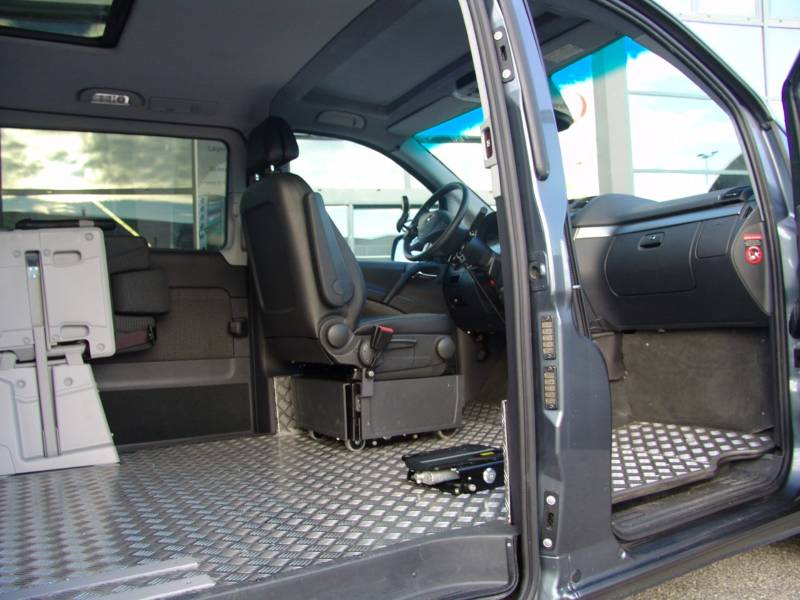 Inversion du fauteuil sur roulettes côté conducteur