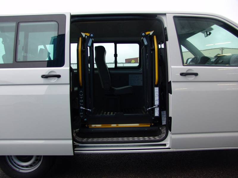 Plateforme élévatrice TPMR qui ne condamne pas la porte