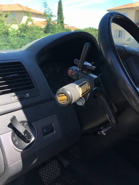 Conduite au volant aménagée