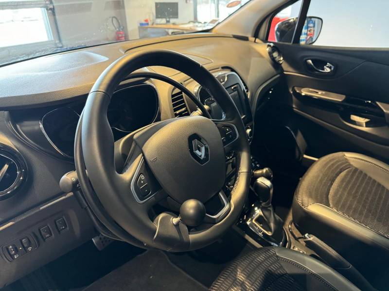 RENAULT Capture aménagée conduite au volant