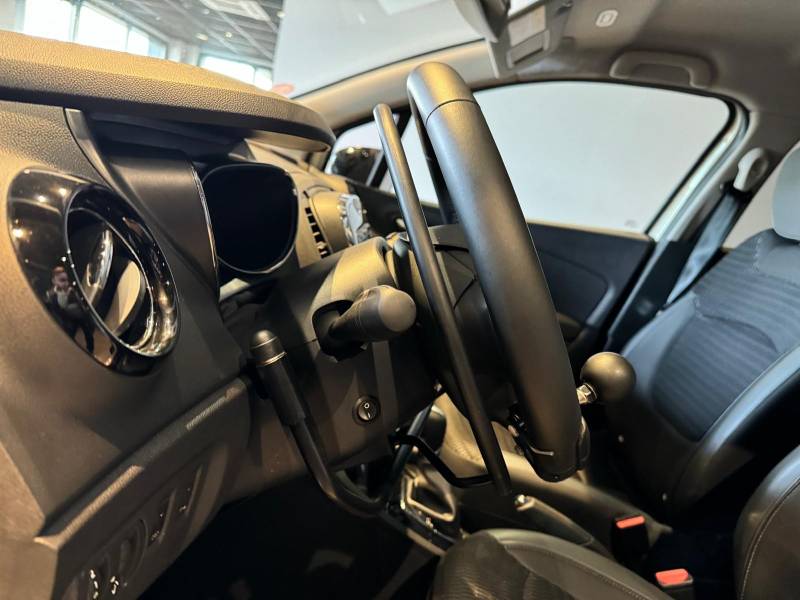 Cercle sous volant + frein poussé à droite