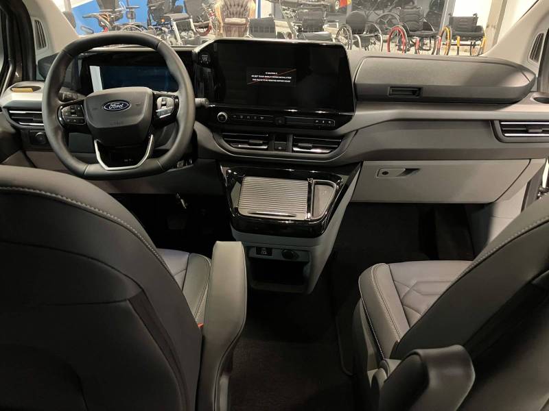 Véhicule NEUF : FORD Tourneo Custom 320 L2H1 2.0 EcoBlue 170 ch BVA Titanium X 2025 – Version TPMR