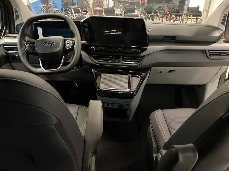 Véhicule NEUF :  FORD Tourneo Custom 320 L2H1 2.0 EcoBlue 170 ch BVA Titanium X 2025