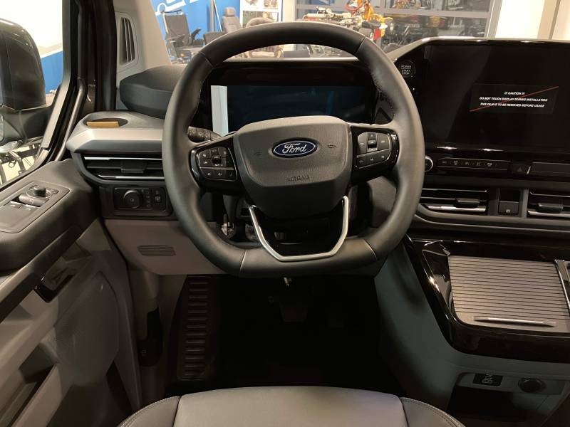 Véhicule NEUF :  FORD Tourneo Custom 320 L2H1 2.0 EcoBlue 170 ch BVA Titanium X 2025