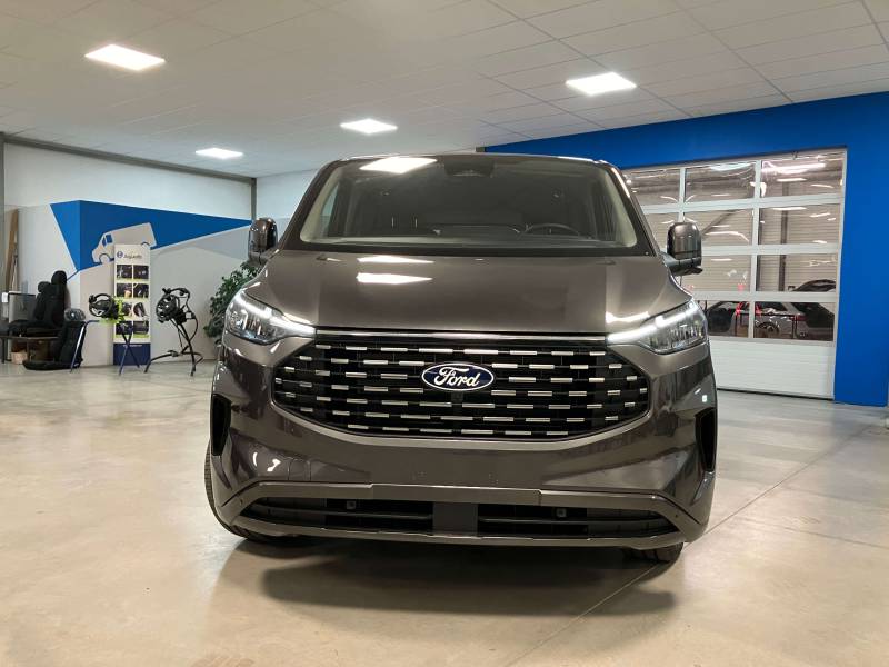 Véhicule NEUF :  FORD Tourneo Custom 320 L2H1 2.0 EcoBlue 170 ch BVA Titanium X 2025