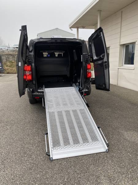 Aménagement rampe 2 volets sur un Peugeot Expert