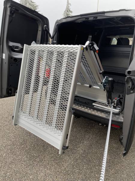 Aménagement rampe 2 volets sur un Peugeot Expert
