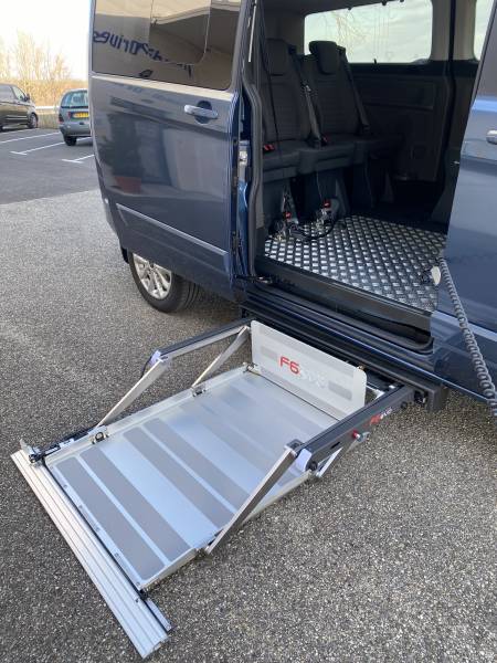 Aménagement TPMR côté passager sur Mercedes vito ou Classe V en fauteuil roulant