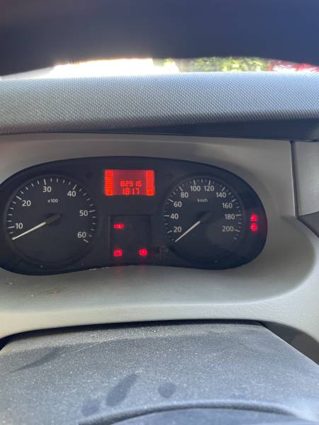 À VENDRE : Renault Trafic TPMR 2006 – 6 places – Rampe manuelle – 82 916 km – Diesel – Bon état – Beauvallon (26)