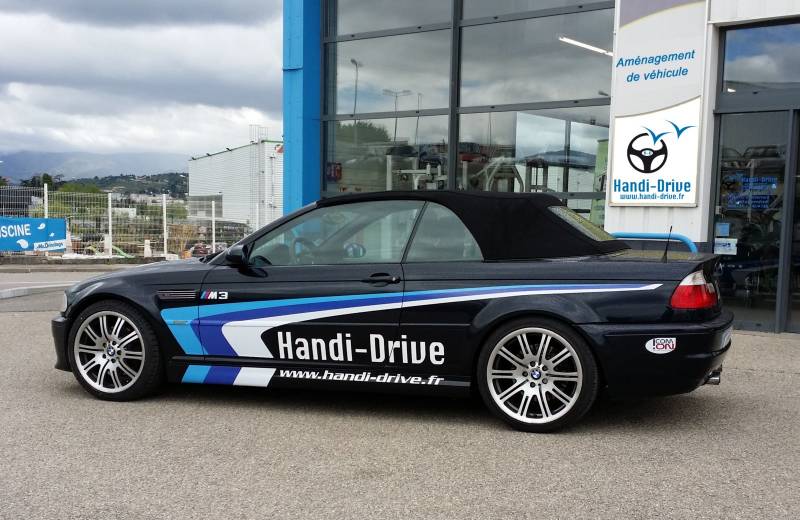 BMW M3 équipée conduite au volant pour handicapés