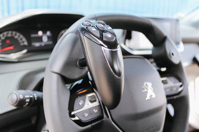 Boule de commande au volant pour voitures adaptées