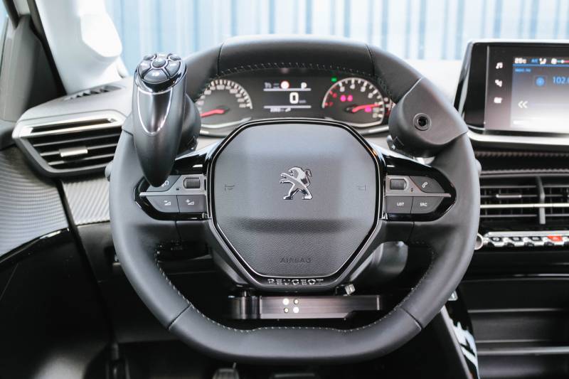 Télécommande au volant pour personnes handicapées