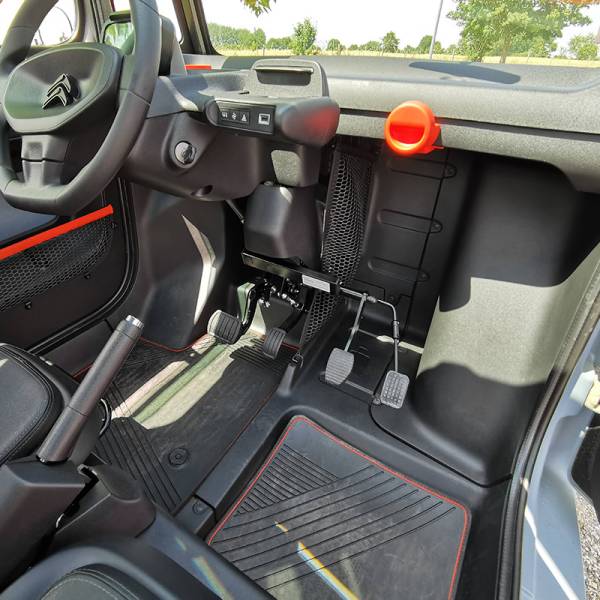 Pédalier Auto-École Citroën AMI près d'Annonay (07100) — Installation & Kit Rétroviseur par HANDI DRIVE