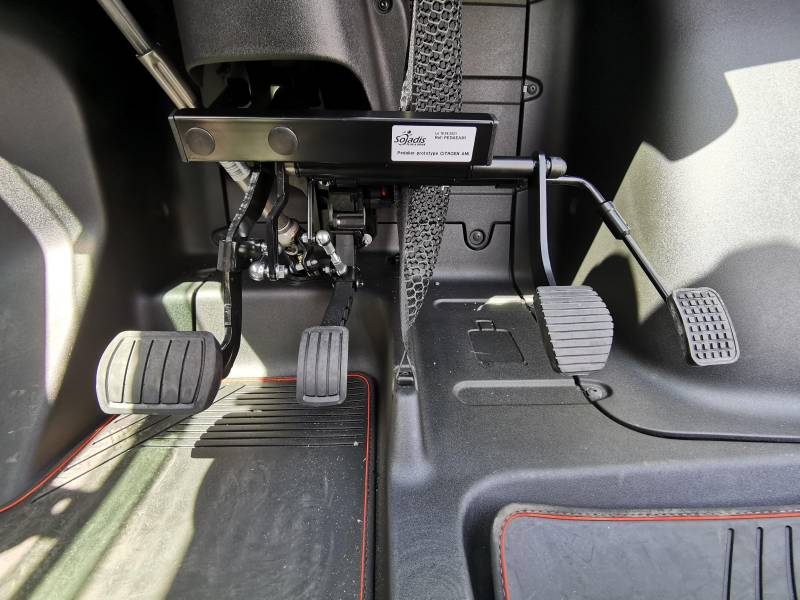 Pédalier Auto-École Citroën AMI près d'Annonay (07100) — Installation & Kit Rétroviseur par HANDI DRIVE