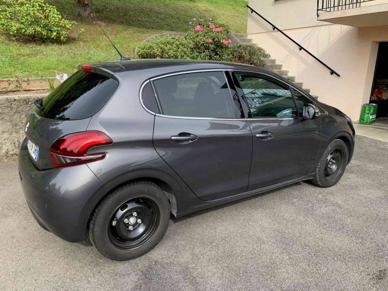 À VENDRE :  Peugeot 208 Tech Edition PureTech (aménagé conduite)