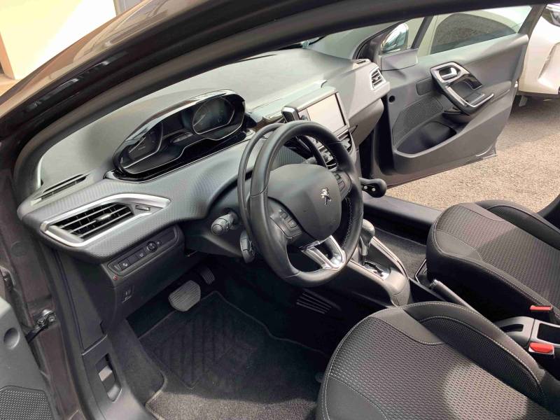 À VENDRE :  Peugeot 208 Tech Edition PureTech (aménagé conduite)