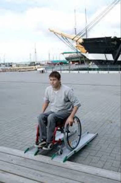 Rampes télescopiques pour accés en fauteuil roulant
